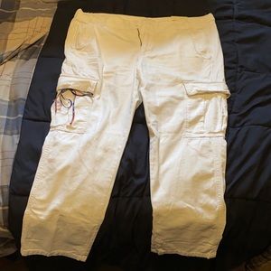 American Eagle white Capri cargos